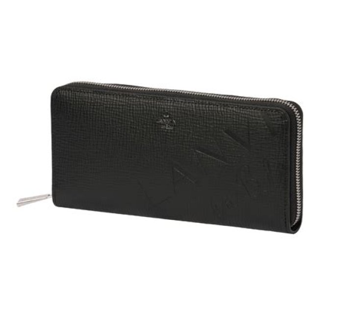 Singer Naomi Judd was inducted into the Country Music Hall of Fame a day after her death