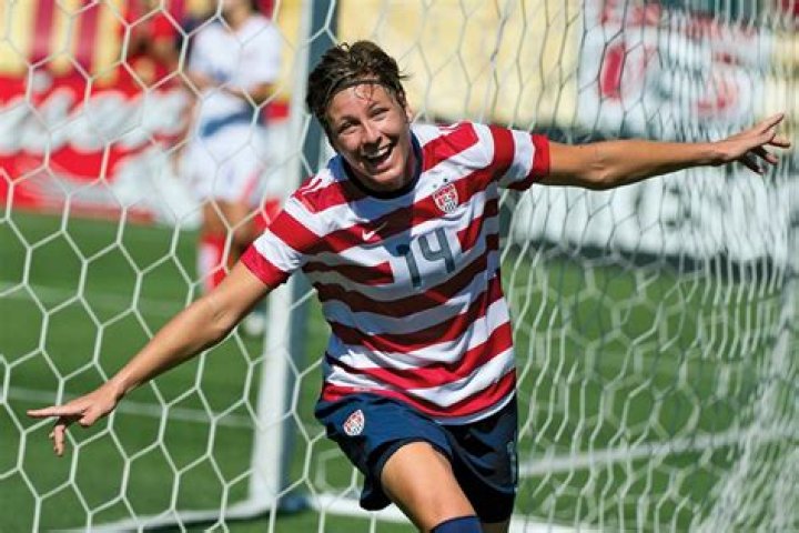 Abby Wambach Biography - Facts, Childhood, Family Life & Achievements
