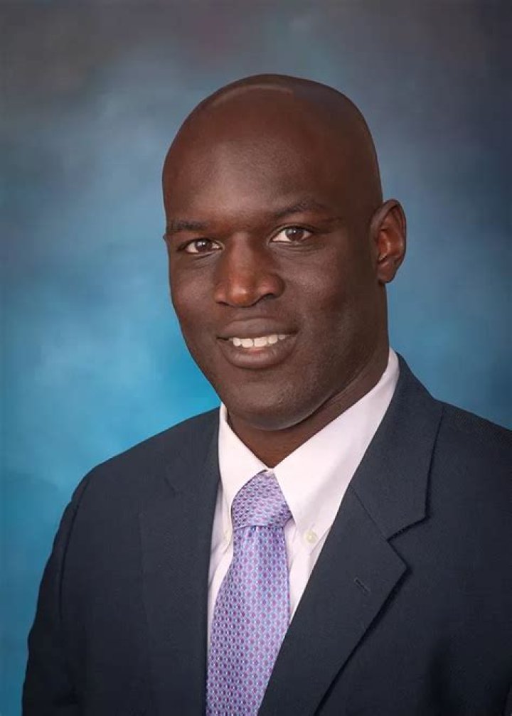 Dr. Adeyemi Ogunkoya, MD – Santa Rosa, CA