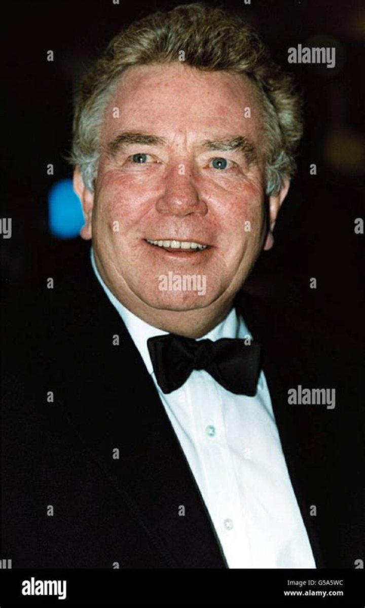 Albert Finney Biography - Facts, Childhood, Family Life & Achievements