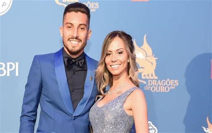 Alex Telles family, wife, children, parents, siblings