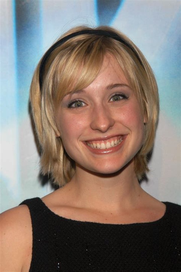 Allison Mack - Bio, Facts, Family Life of Actress