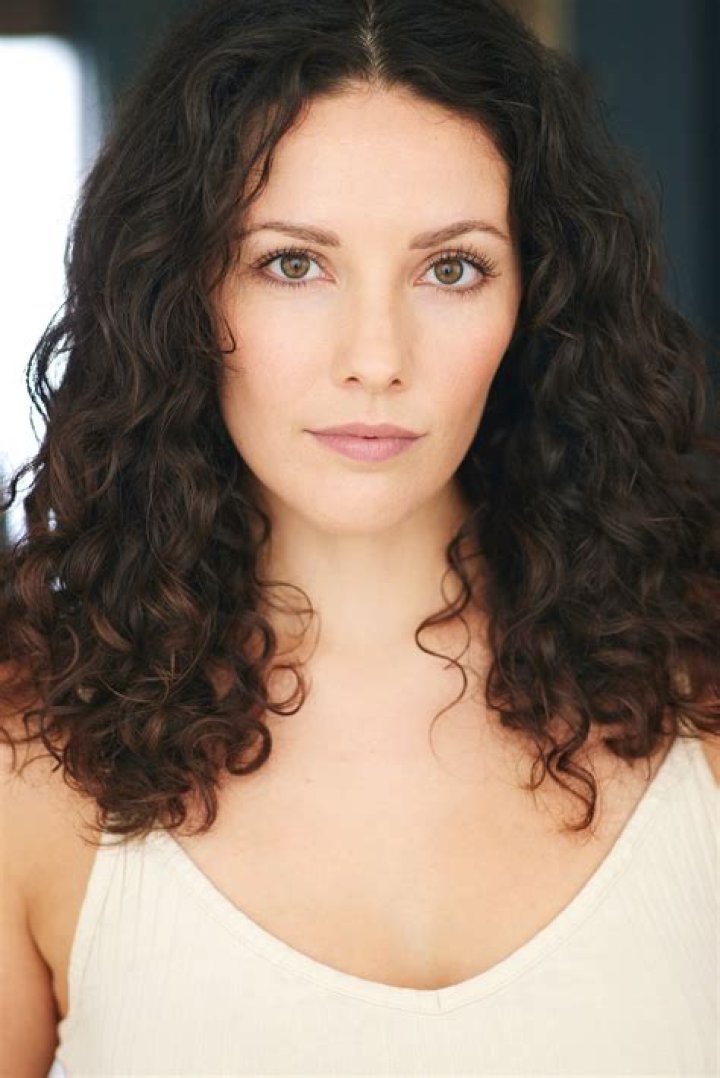 Amanda de Martinis Net Worth, Income, Salary, Earnings, Biography