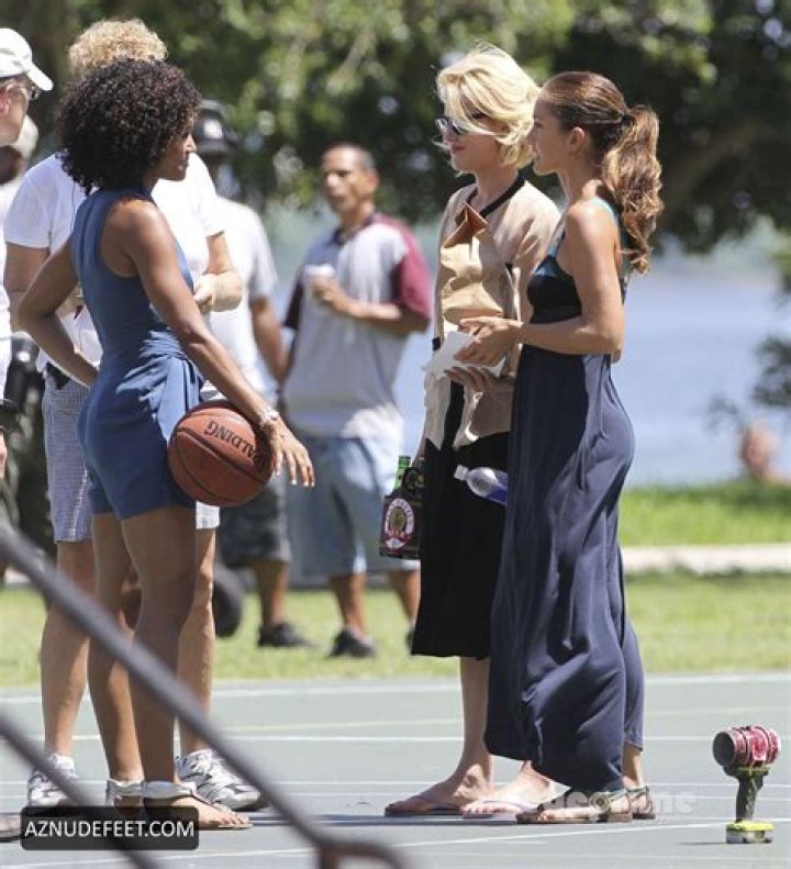 Annie Ilonzeh Height Weight Shoe Size Body Measurements Facts