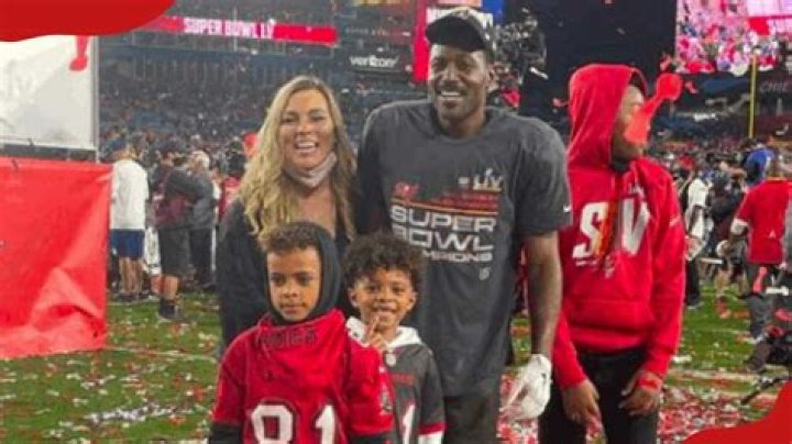 Antonio Brown wife: Is Antonio Brown married?