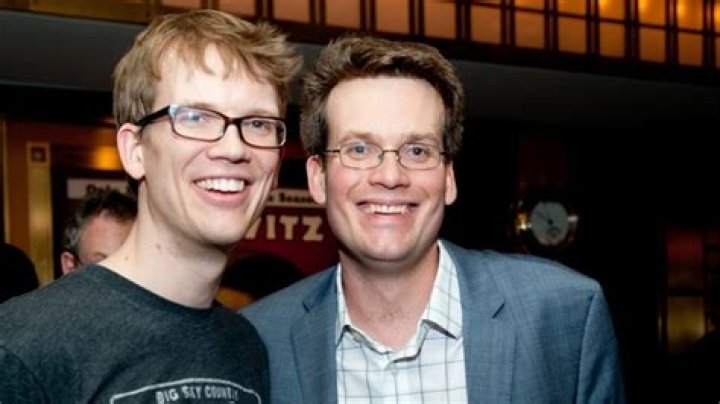 Are Hank Green and John Green brothers?