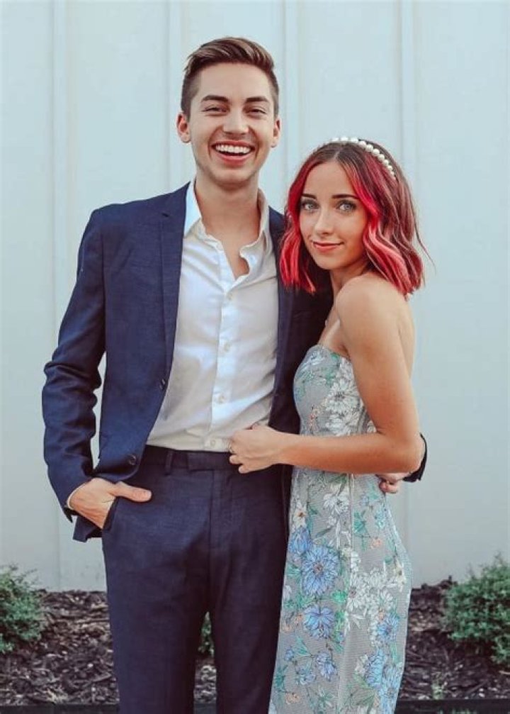 Asa Howard – Bio, Facts, Family Life of Instagram Star & YouTuber