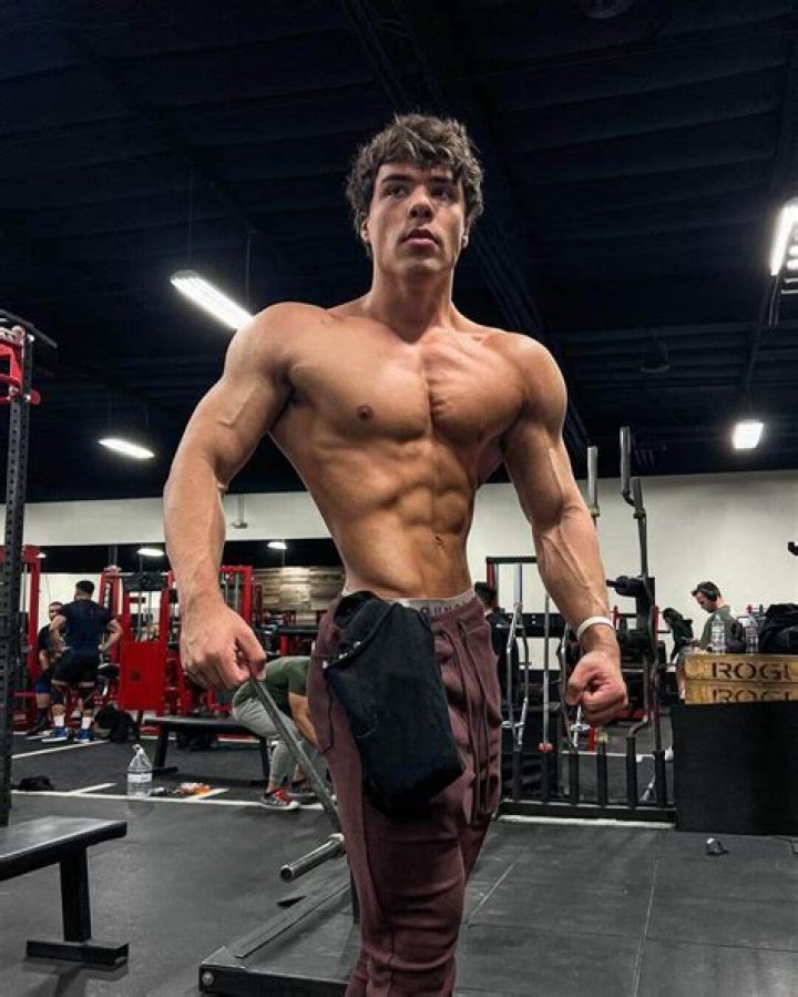 Ben Jones age, height, ethnicity, family, college, 40 time, draft, trade, net worth, Instagram