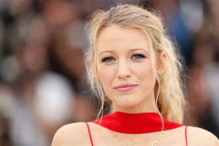 Blake Lively Looks Nothing Like Herself With Brunette Short Hair – Check Out The Pic!