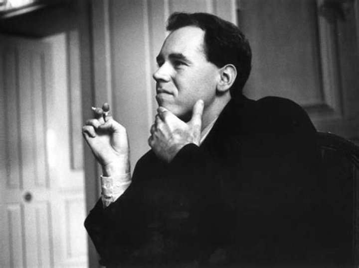 Bret Easton Ellis Biography - Facts, Childhood, Family Life & Achievements