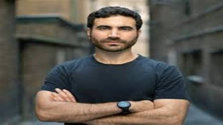 Is Brett Goldstein married to Kerry Goldstein?