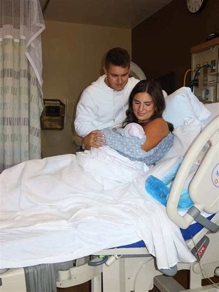 Bringing Up Bates – Carlin Bates Opens Up About Her 15-Week-Old Daughter’s Health Problems