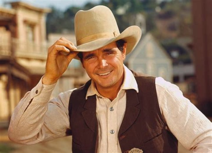 Buck Taylor Biography - Facts, Childhood, Family Life & Achievements