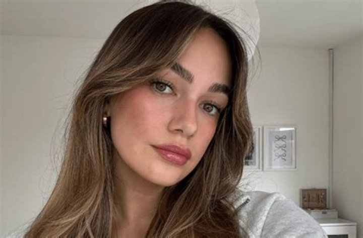 Cami Sophia in Two-Piece Workout Gear Says "Manifest Your Dream Life"