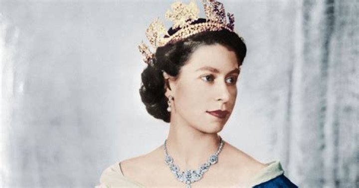 Can Queen Elizabeth II declare war?