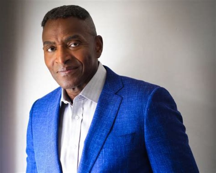 Carl Lumbly career earnings and net worth
