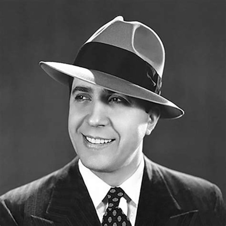 Carlos Gardel Biography - Facts, Childhood, Family Life & Achievements