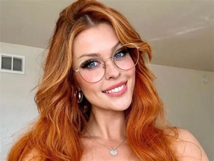 Carmela Clutch Biography, age, height, boyfriend, OnlyFans, leaks, videos, pictures, Twitter