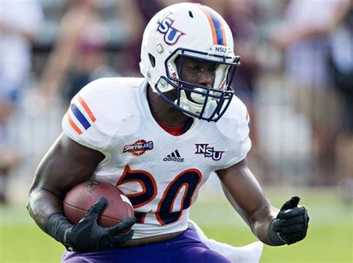 Chris Jones Net Worth: Houses & Earnings