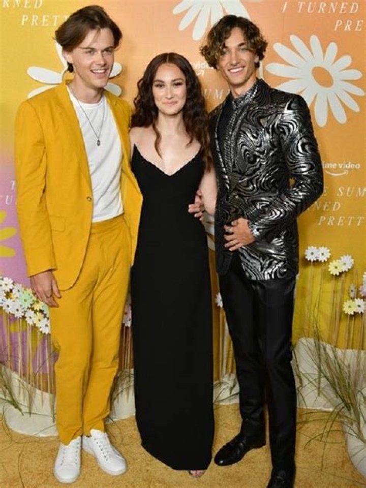 Christopher Briney Height Weight Shoe Size Measurements Stats