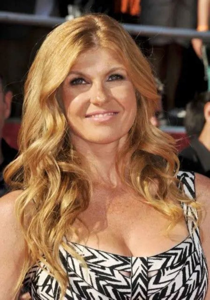Connie Britton Bra Size, Age, Weight, Height, Measurements