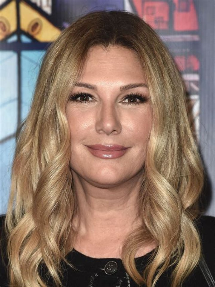 Daisy Fuentes Biography - Facts, Childhood, Family Life & Achievements