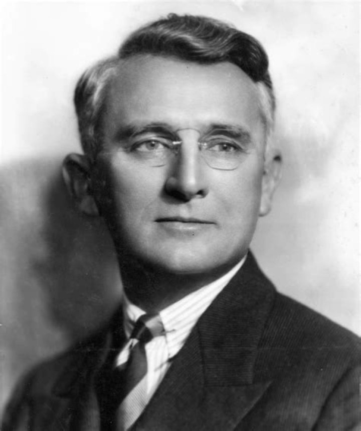 Dale Carnegie Biography - Facts, Childhood, Family Life & Achievements of American Writer & Public Speaker