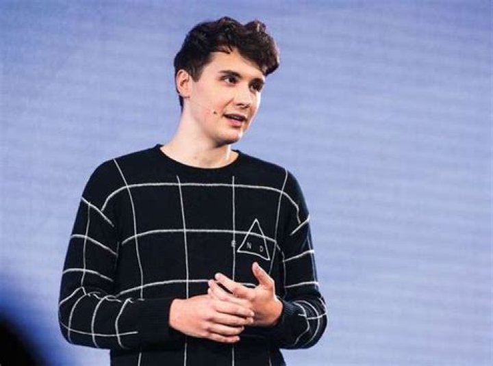 Daniel Howell - Bio, Facts, Family Life of British Vlogger, YouTube Personality & Radio Host