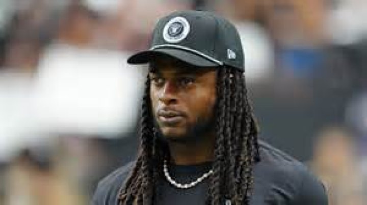 DeVante Parker contract, salary and net worth explored