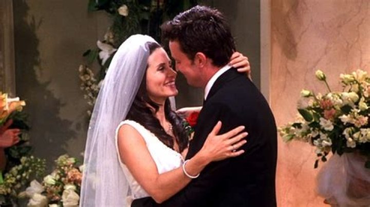 Did Matthew Perry and Courteney Cox ever have a romantic relationship in real life?