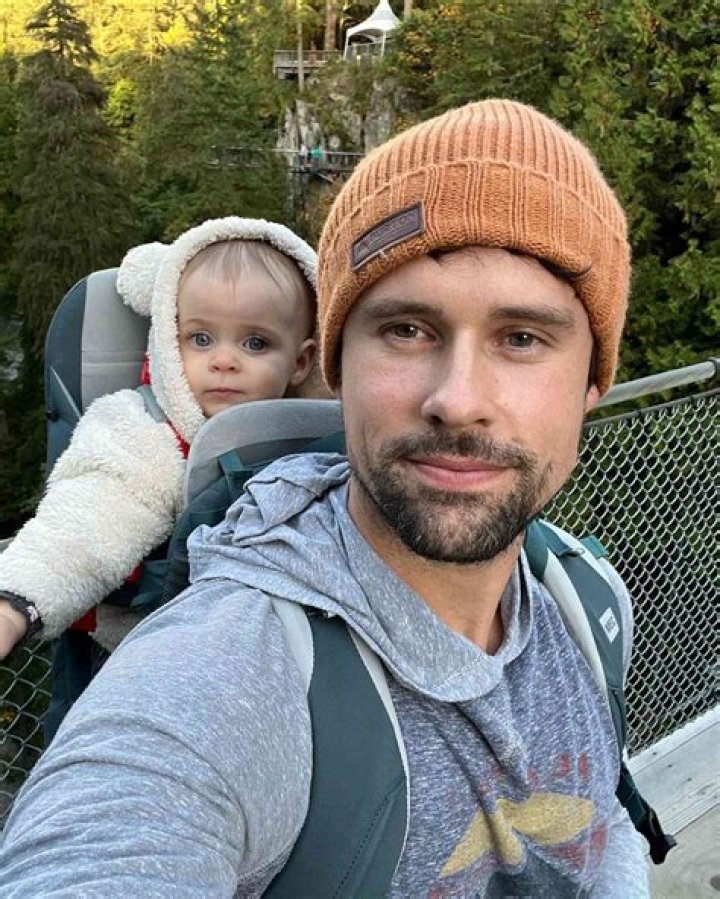 Does Benjamin Hollingsworth have kids?