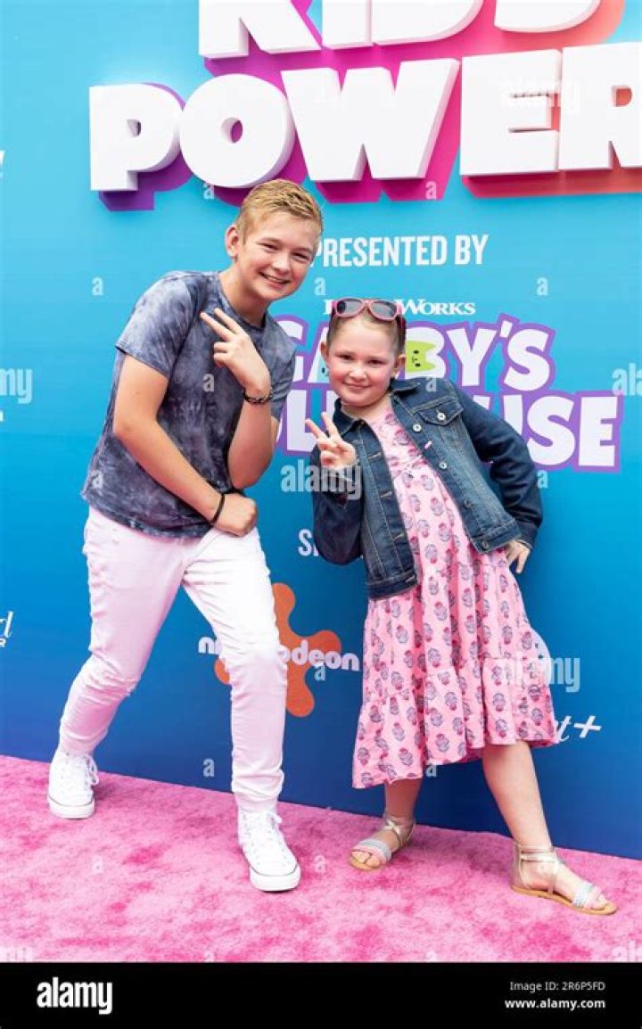 Does Tommy Lee have a sister?