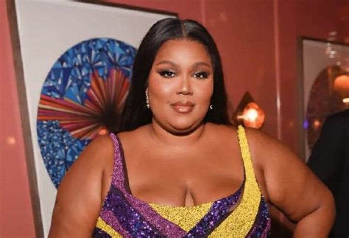 During Her Trip With Friends, Lizzo Was Photographed On The Shore