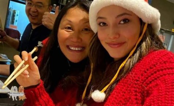 Meet Chinese mom Yan Gu and American dad