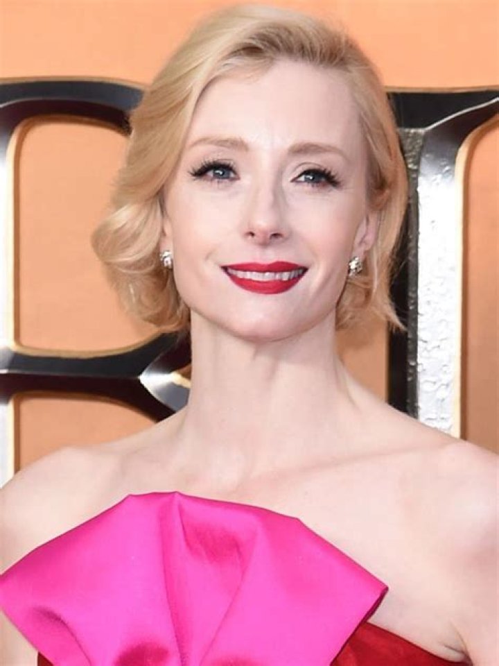 Fiona Glascott Wiki, Age, Husband, Daughter, Net Worth & Height