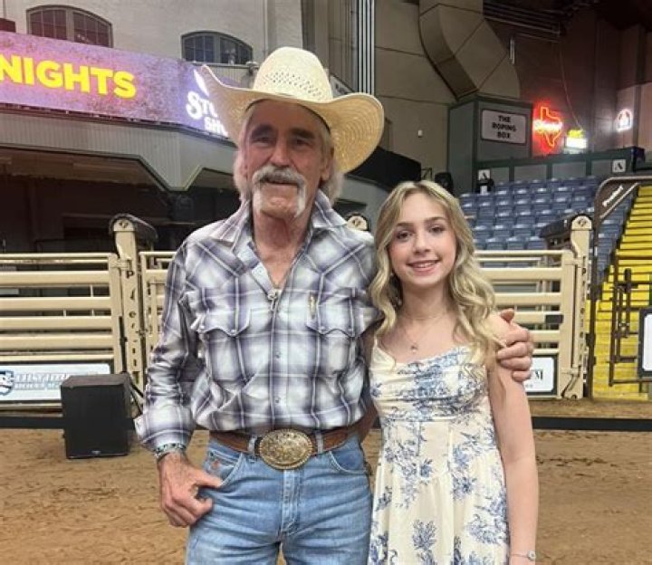 Forrie J. Smith: Wife, net worth, tattoos, smoking & body facts