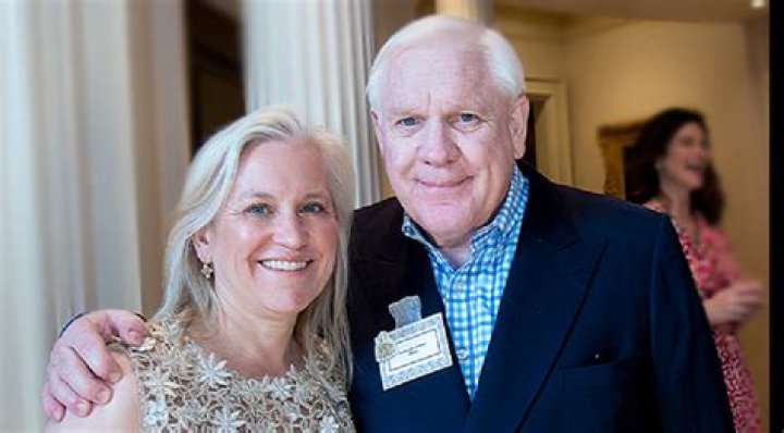 Harlan Crow Family Business In Dallas With Wife Kathy Crow and Children