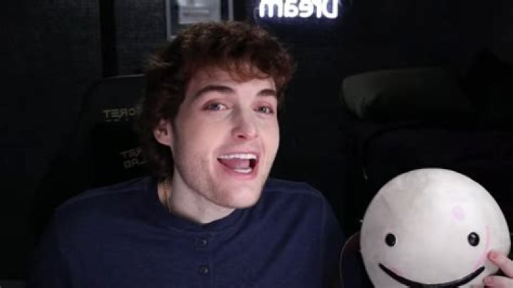 Has Craftee Revealed His Face? Here’s Everything To Know About The YouTuber