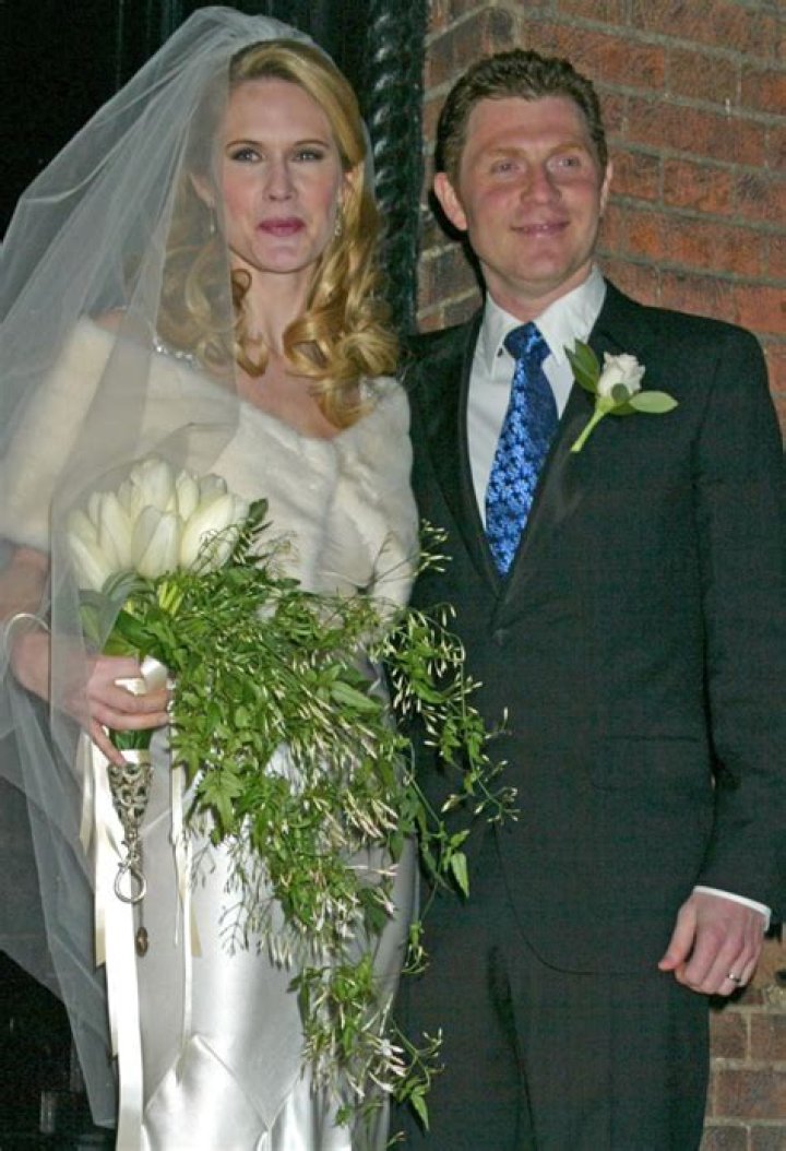 How many times has Laura Linney been married?