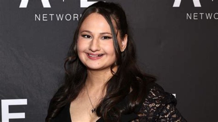 How tall is Gypsy Rose Blanchard?
