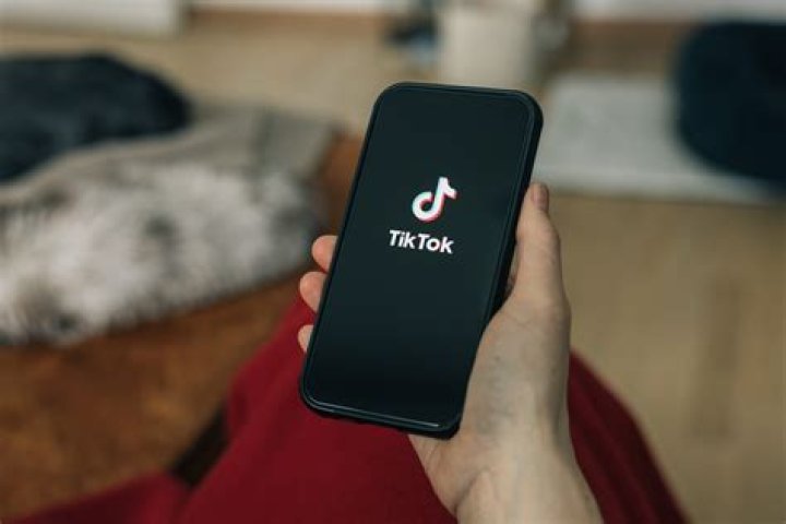 How to pin a chat to the top of the inbox on TikTok