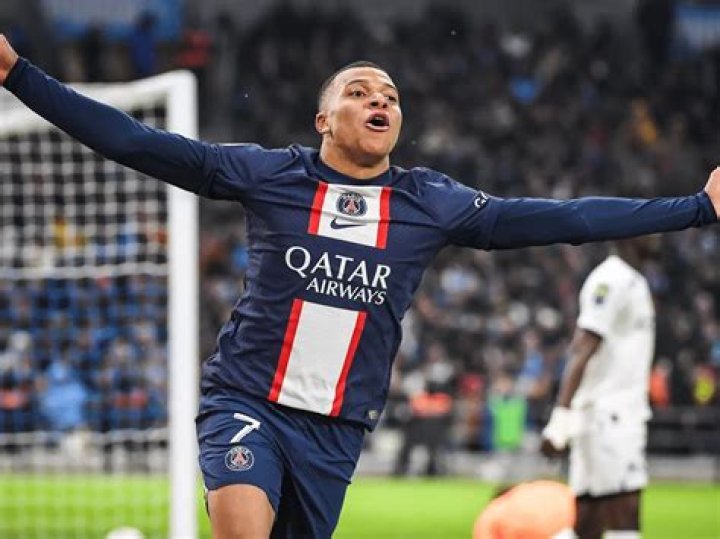 Is Kylian Mbappé faster than Usain Bolt?