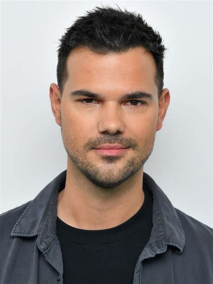 Is Taylor Lautner Even Native? – Celebrity