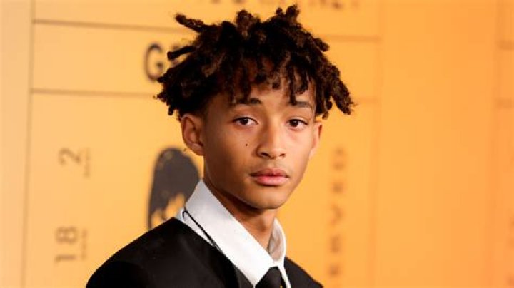 Jaden Smith takes fan ridicule on the chin; memes himself