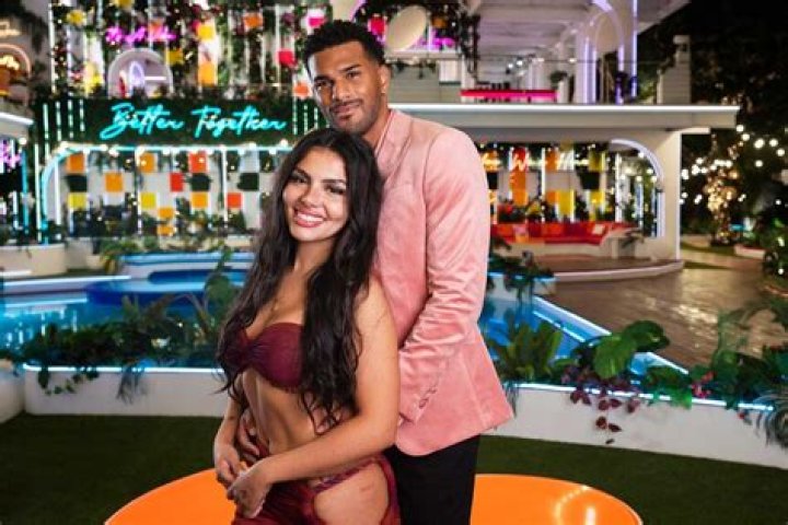 Jasmine Huda Bio, Age, Husband, KMOV-TV, FOX 2 News, Articles, and Career.