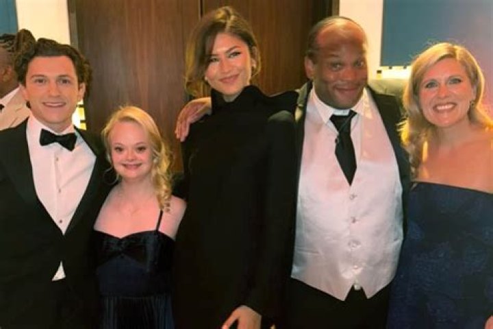 Jennifer Holland siblings: Who are Jennifer Holland siblings?