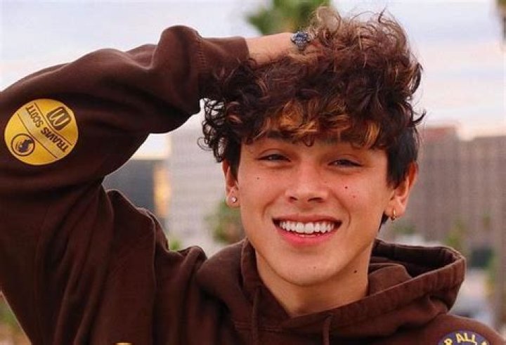 Jesse Underhill - Bio, Facts, Family Life of TikTok Star
