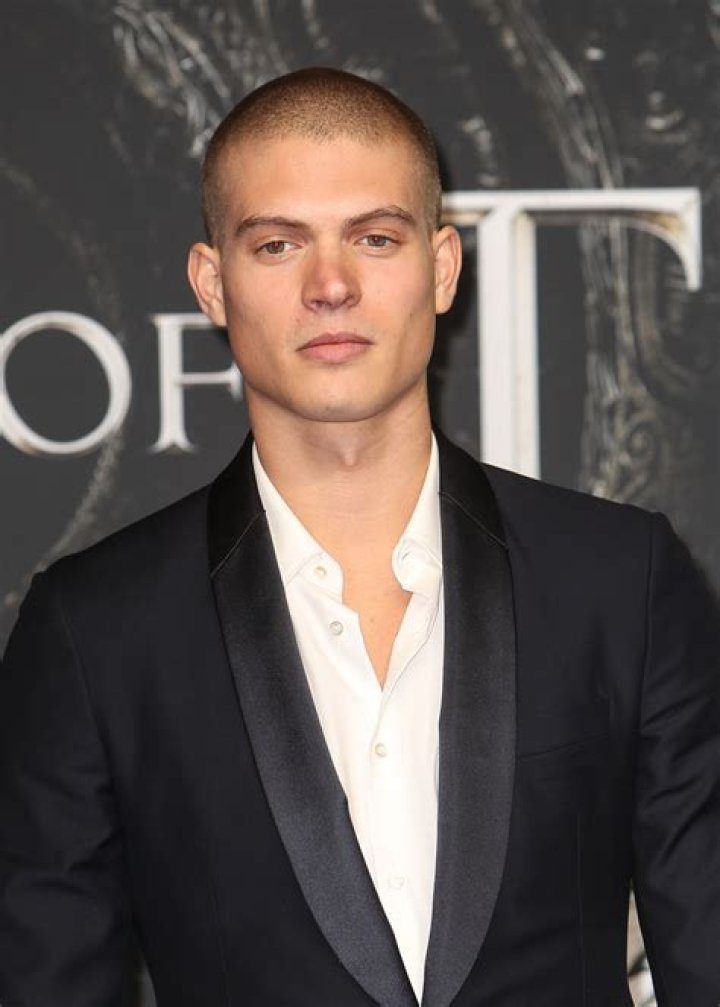 Josha Stradowski Wiki, Age, Girlfriend, Height & Net Worth