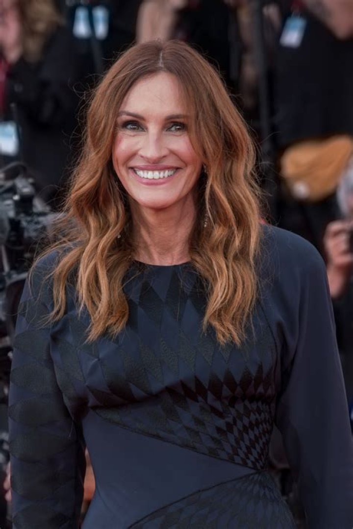Julia Roberts Biography - Facts, Childhood, Family Life & Achievements