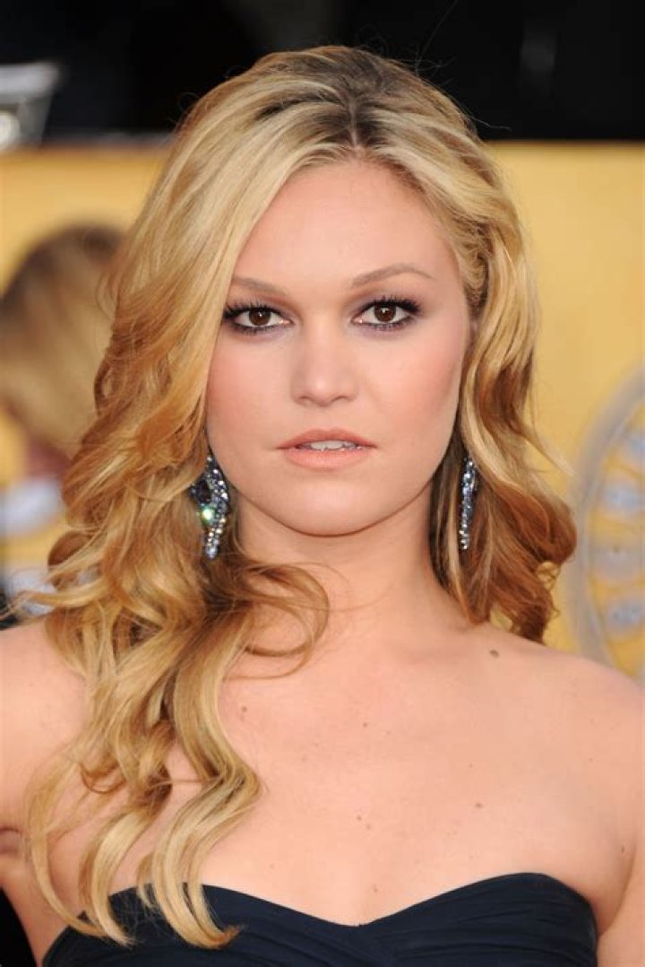 Julia Stiles Biography - Facts, Childhood, Family Life & Achievements
